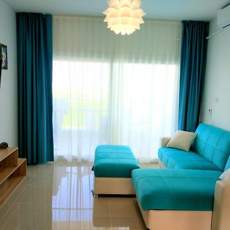 Blue Apartment In 5* Ceasar Resort Trikomo Exterior photo